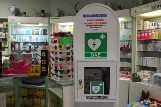 Un Defibrillatore per farmacia, Defibrillatore in farmacia, Defibrillatore per le farmacie, Defibrillatori per le farmacie.